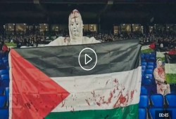 مشجعو نادي ريال سوسيداد يتضامنون مع غزة بطريقة مبتكرة