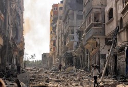 كارثة صحية تهدد غزة بسبب تراكم الجثامين تحت الأنقاض (تقرير)