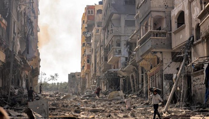 كارثة صحية تهدد غزة بسبب تراكم الجثامين تحت الأنقاض (تقرير)