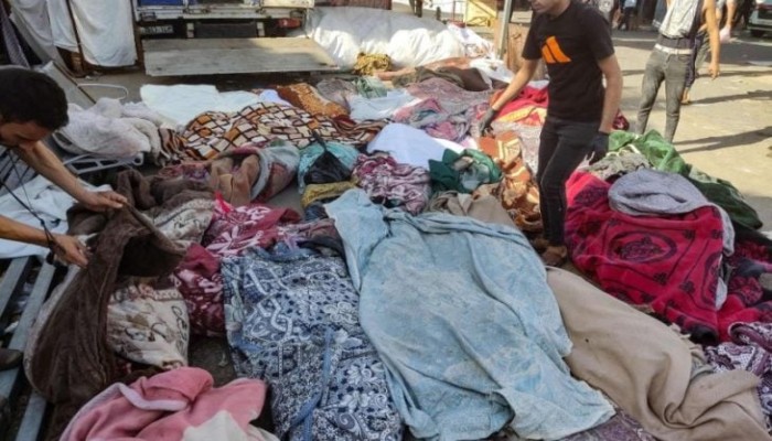 دفن 179 جثة في قبر جماعي وروائح الجثث المتحللة تملأ مستشفى الشفاء بغزة