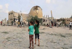 الإجرام الصهيوني مستمر.. 50 شهيدا في قصف مسجد و1000 اختناق في قصف فوسفوري على مدرسة