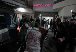 الجيش الإسرائيلي يطرد أطفالا ومرضى من مستشفى الشفاء