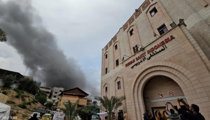 دمر أجهزة الأشعة ومولدات الكهرباء.. الاحتلال يقتحم المستشفى الاندونيسي قبيل بدء الهدنة