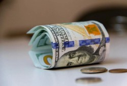 تعرف على أسعار العملات في البنوك والسوق السوداء
