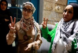 أسيرات محررات: عانينا الجوع والعطش والإهانة ولولا المقاومة ما رأينا الحرية (تقرير)