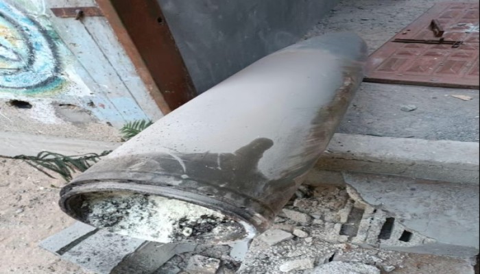 "موت صامت".. صواريخ إسرائيلية لم تنفجر تهدد الغزاويين (صور وفيديو)