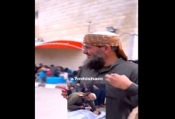 بالفيديو .. روح الروح .. مشهد مؤثر لجد فلسطيني يودع حفيدته الشهيدة