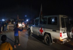 وصفت الحكومة بمدمن المخدرات.. صحيفة إسرائيلية: صفقة تبادل الرهائن خيانة عظمى