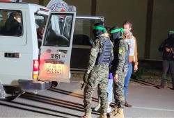 ضمن اتفاق الهدنة.. حماس تسلم الدفعة السادسة من الأسري (فيديو)