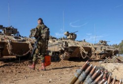 الاحتلال يعتقل 40 فلسطينيا على الأقل من الضفة الغربية