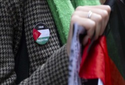 1300 فنان وأديب ينتقدون قمع أصوات الفلسطينيين في بريطانيا