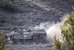 ارتقاء 14 شهيدا بينهم صحفي واستهداف مسجد ومنازل في غزة