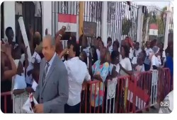 مشهد عبثي.. سنغاليون يشاركون في انتخابات السيسي (فيديو)