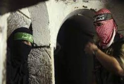 إسرائيل تدرس "إغراق أنفاق غزة بمياه البحر".. وخبير عسكري: "حرب نفسية" غير واقعية