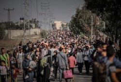 صحيفة إسرائيلية: إفراغ غزة على طريقة الجولان هو الحل