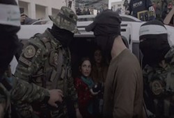 حماس لا تهين الأسرى أو تعريهم.. أخلاقهم لا تسمح