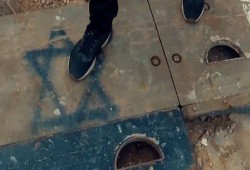 بالفيديو.. مجاهدو القسام يدوسون نجمة داود بعد الاشتباك مع جيش الاحتلال من المسافة صفر