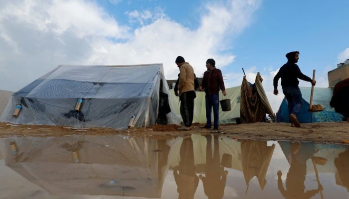 خيام النازحين في غزة.. برد شديد وخبز قليل وأمراض معدية (تقرير)