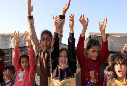من يوقد الشموع!