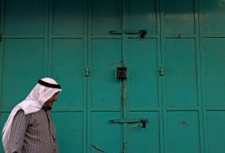 الإضراب يعم الأراضي المحتلة تنديدا باغتيال العاروري
