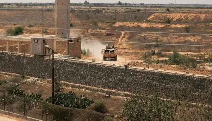 وسائل إعلام أجنبية: إسرائيل أبلغت مصر نيتها احتلال الحدود بما فيها معبر رفح