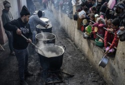 100 يوم من حرب غزة.. تقرير أممي: شبح الموت جوعًا يلاحق أطفال غزة
