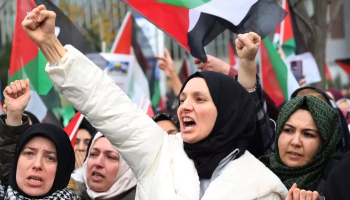 ديفيد هيرست: فشل الطغاة العرب في الوقوف في وجه إسرائيل قد يؤدي إلى انفجار