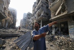شتان بين مهاجر الدنيا والآخرة