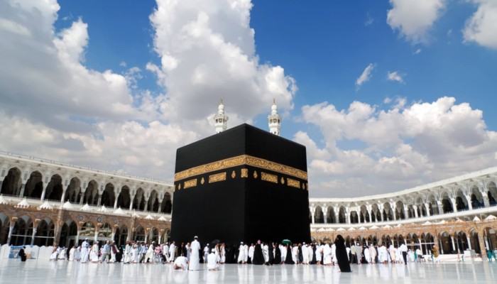 المحبون سررا