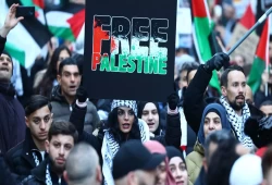 ميدل إيست آي: لهذا يتم إدانة الشعارات الفلسطينية بدلًا من الإبادة الجماعية