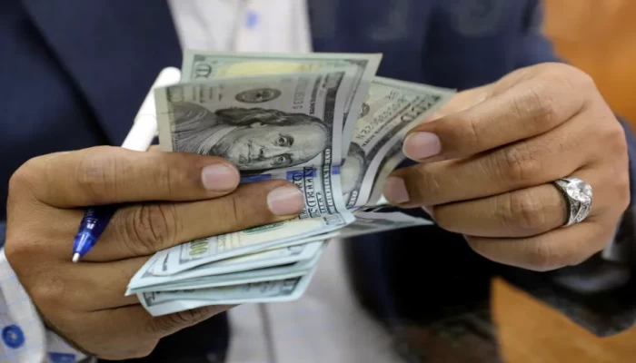 قفزة هائلة في سعر الدولار أمام الجنيه في السوق السوداء.. تعرف على الأسباب