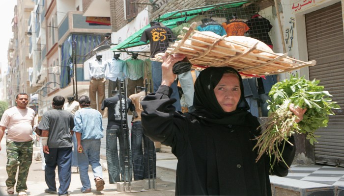 "إيكونوميكس": الأزمة الاقتصادية في مصر تزداد سوءا
