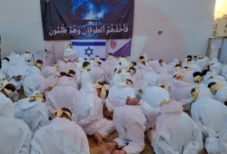 الاحتلال ينشر لقطات “مهينة” للأسرى أمام لوحة عليها آية قرآنية