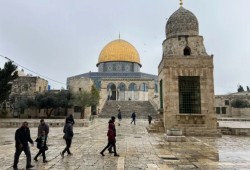 الاحتلال يمنع عشرات آلاف الفلسطينيين من الوصول للمسجد الأقصى