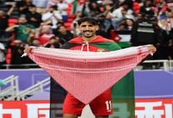نجم منتخب الأردن يحتفل بالفوز على طريقة "القسام"