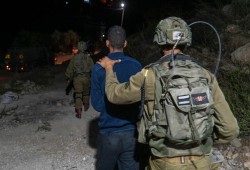 المقاومة تتصدى.. الاحتلال يشن حملة اعتقالات في الضفة