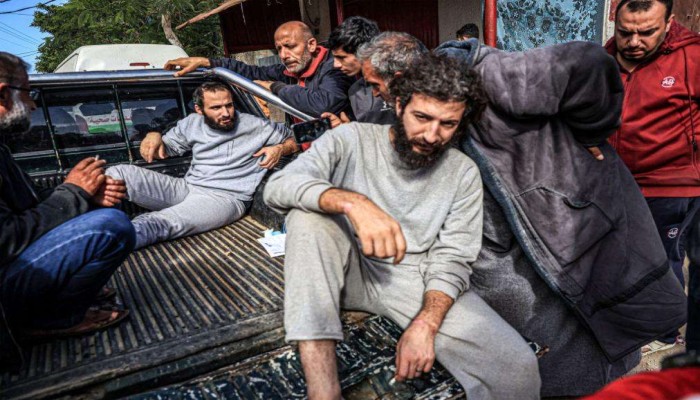 مؤسسة حقوقية: الاحتلال يجلب مدنيين إسرائيليين لمشاهدة تعذيب أسرى غزة