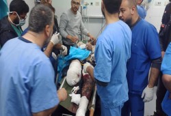 إصابة صحفيين من الجزيرة بقصف إسرائيلي مباشر والإعلام الحكومي يدين