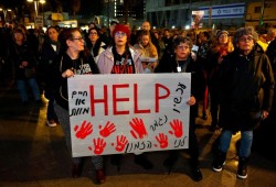 أهالي الأسرى الإسرائيليين: نتنياهو لا يهتم بأبنائنا ويسعى لمصالحه السياسية فقط