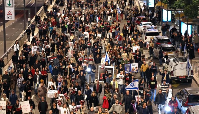ضغوط داخلية وخارجية تحاصر نتنياهو.. الحرب على غزة تفجر انقسامات سياسية