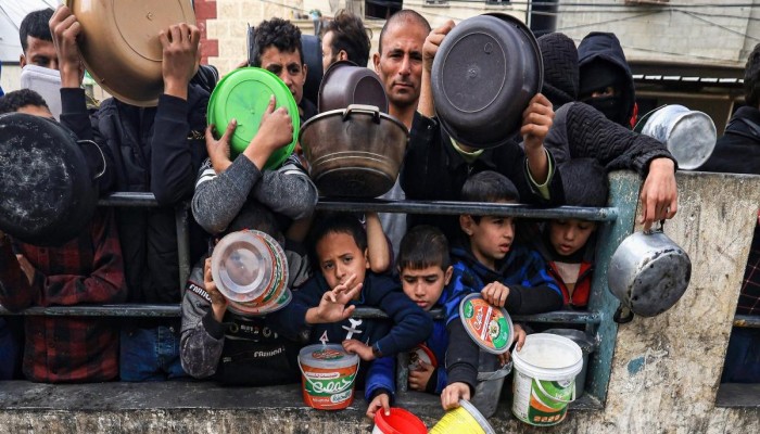 مثلث الموت لأهالي غزة: قصف ومجاعة وأوبئة