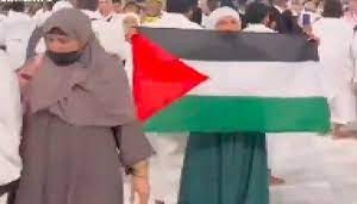 اعتقال تركية بسبب علم فلسطين بالحرم و"السديس": رجال الأمن بالمرصاد!