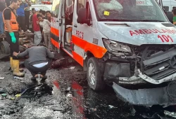 الجيش الإسرائيلي أوقف قافلة للصحة العالمية في غزة وأجبر مسعفين على خلع ملابسهم