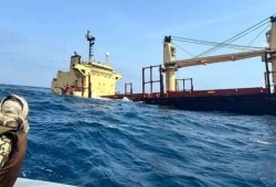 غرق السفينة البريطانية “روبيمار” التي استهدفها الحوثيون