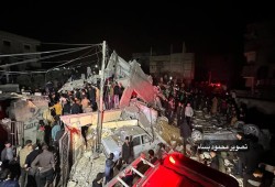 جريمة مروعة.. الاحتلال يقصف منزلا مأهولا بالسكان ويقتل 14 بينهم 6 أطفال