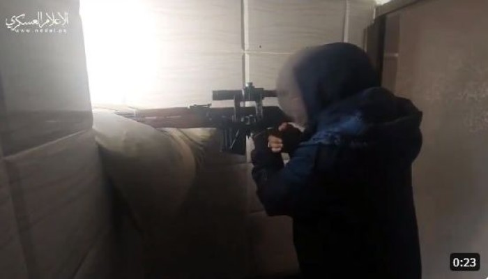 غزة العزة: مقاوم يتناول المكسرات ثم يقنص جنود الاحتلال (فيديو)