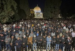 45 آلف مصل يؤدون التراويح بالمسجد الأقصى في ثالث أيام رمضان