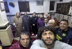 والد النني ينشر صورتهما في صلاة الفجر بمنطقته بمدينة المحلة 