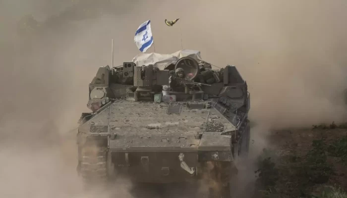 ميدل إيست آي: شهود يصفون مشاهد اعتداء جنود الاحتلال على الفلسطينيين خلال مداهمة مستشفى الشفاء
