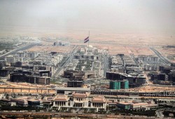 ميدل إيست مونيتور: السيسي لا يفعل شيئًا بالمجان